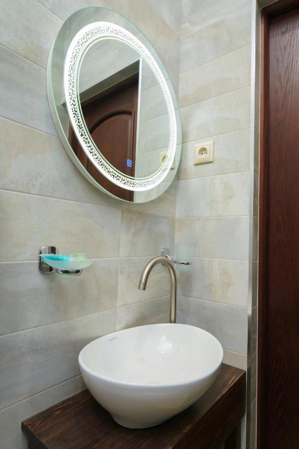 Hotel Fleur Yerevan Ngoại thất bức ảnh