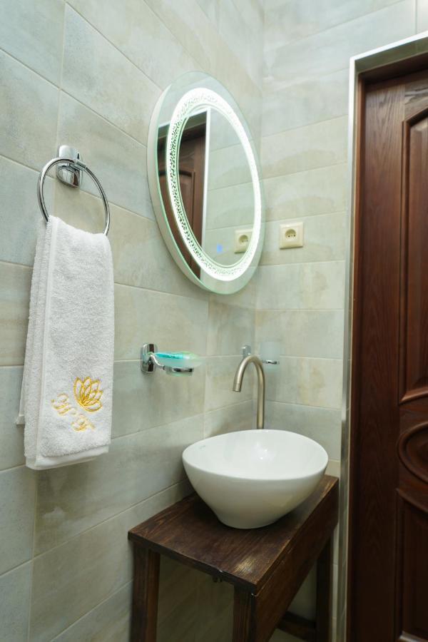 Hotel Fleur Yerevan Ngoại thất bức ảnh