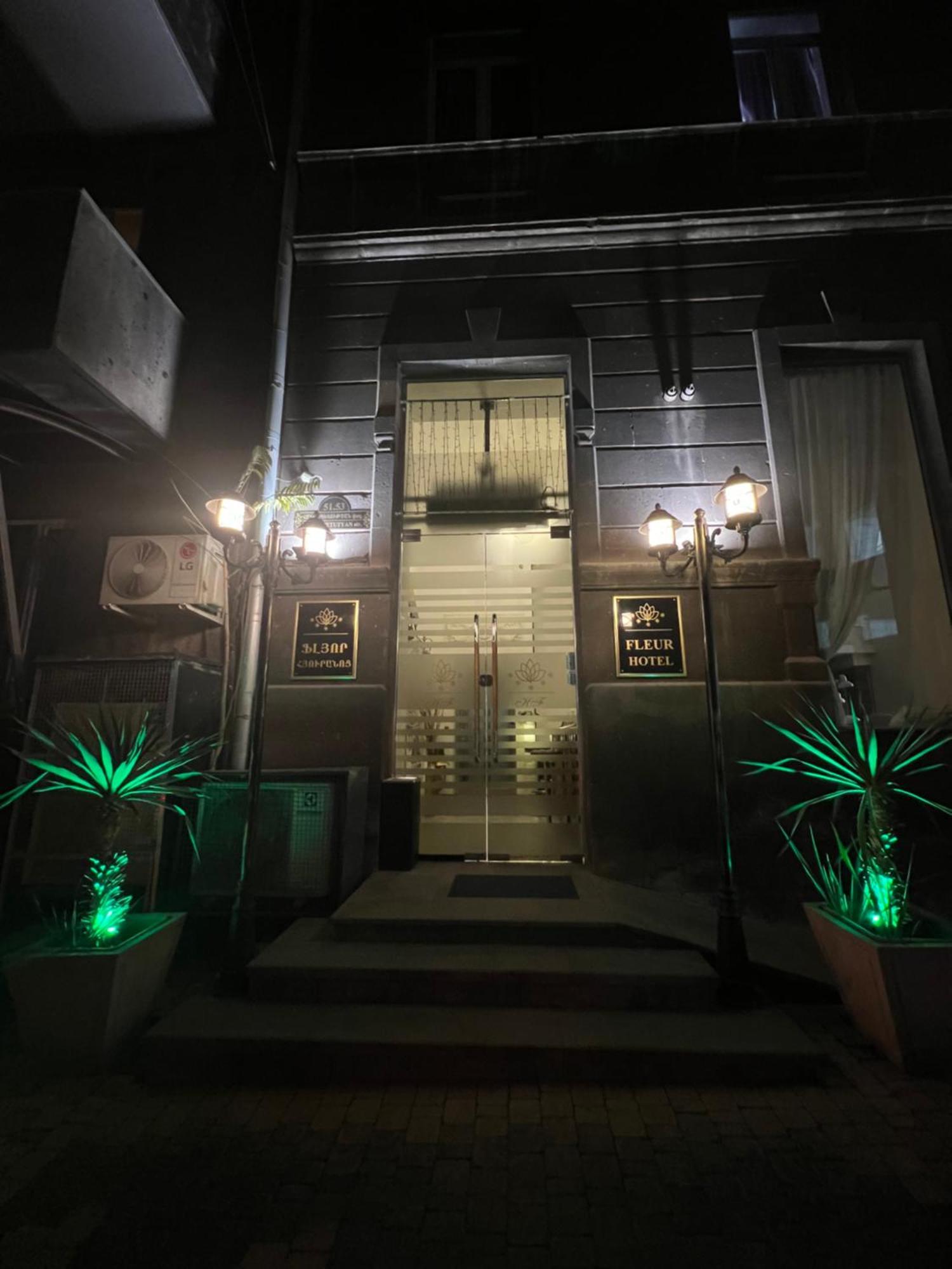 Hotel Fleur Yerevan Ngoại thất bức ảnh