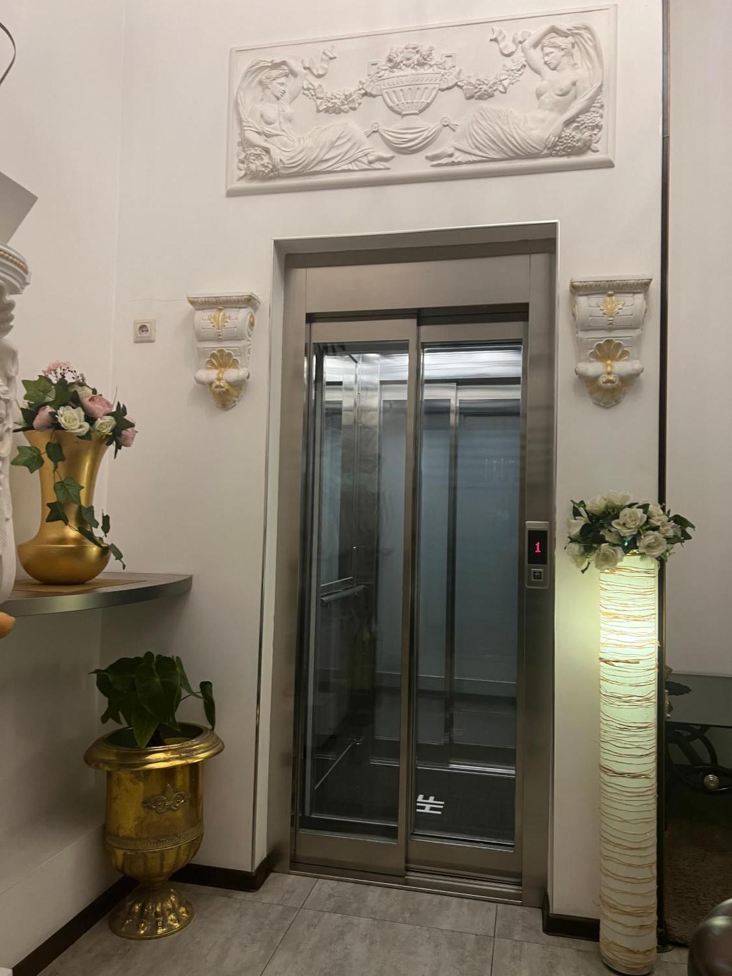 Hotel Fleur Yerevan Ngoại thất bức ảnh