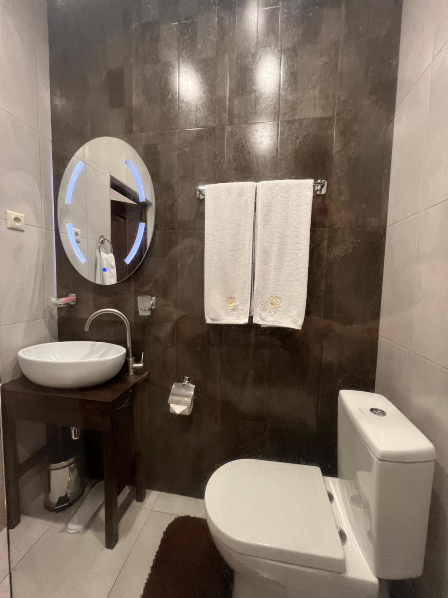 Hotel Fleur Yerevan Ngoại thất bức ảnh